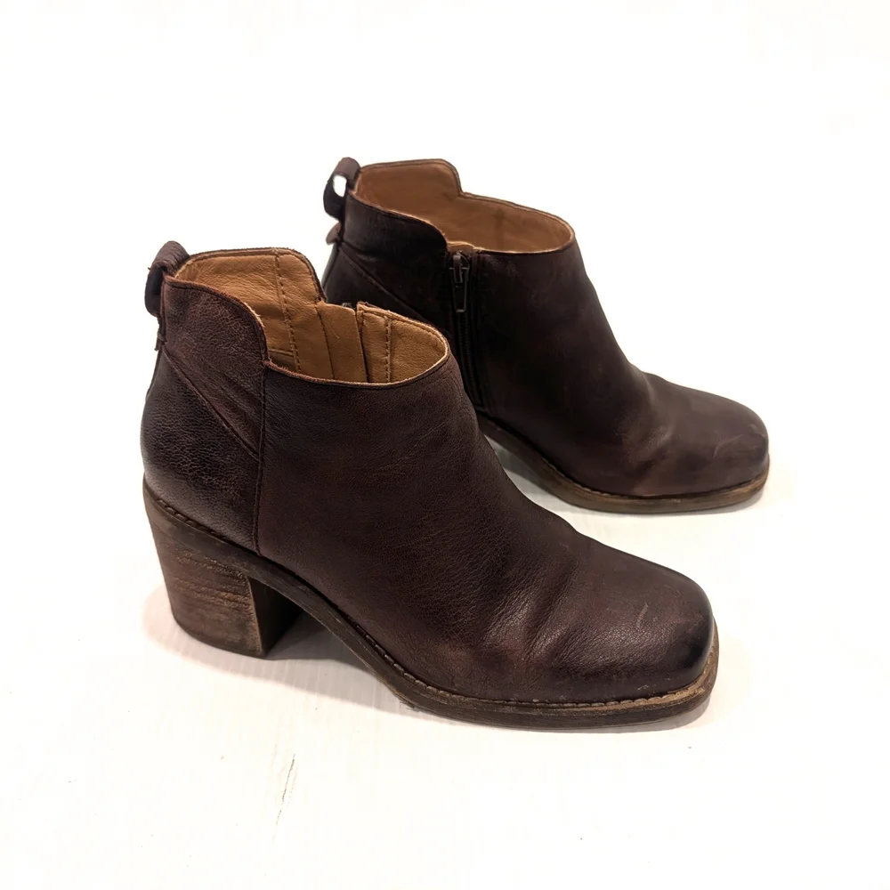CROWN VINTAGE Hashel Brown Leather Square Toe Chunky Heel Western Ankle Boots